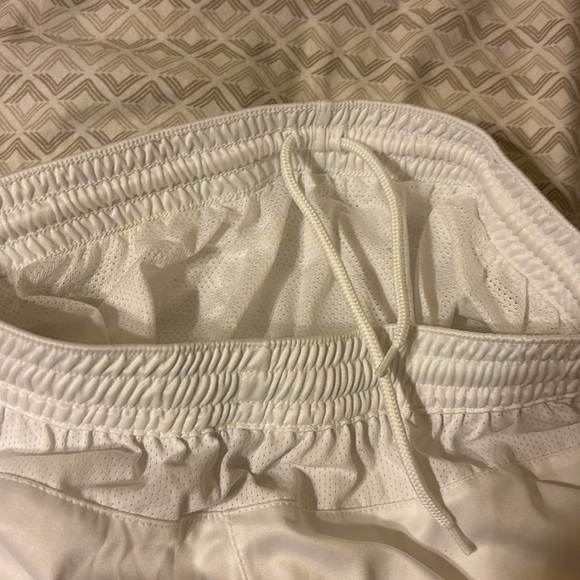 Boys Nike Dri-fit gym shorts. Size Large - Picture 5 of 5